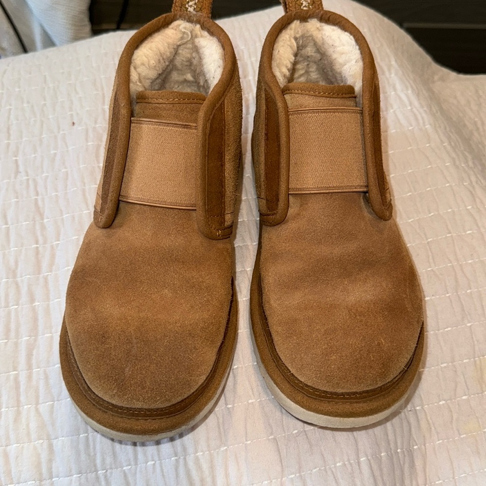 Men’s Size 7 UGG boots No laces